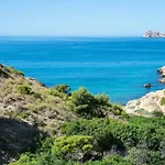East By Pierre & 4*