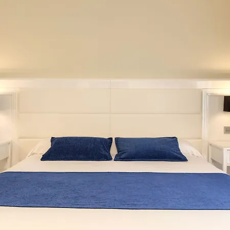 East By Pierre & 호텔