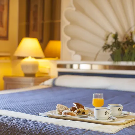 East By Pierre & 베니돔