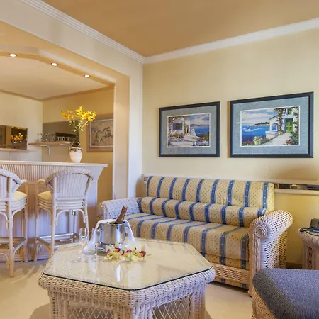 호텔 East By Pierre & 4*