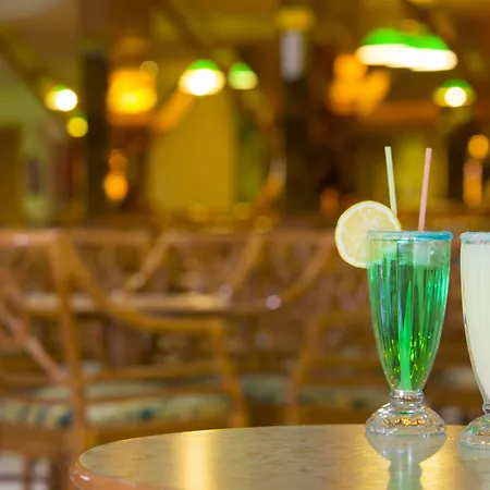 East By Pierre & 베니돔