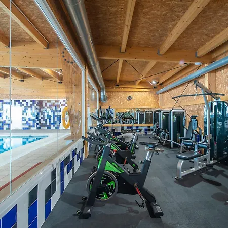 East By Pierre & 호텔