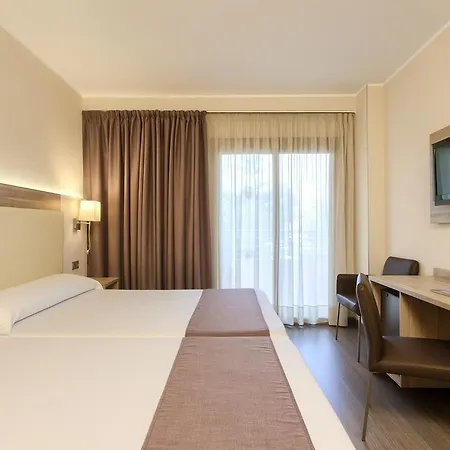 East By Pierre & Szálloda 4*